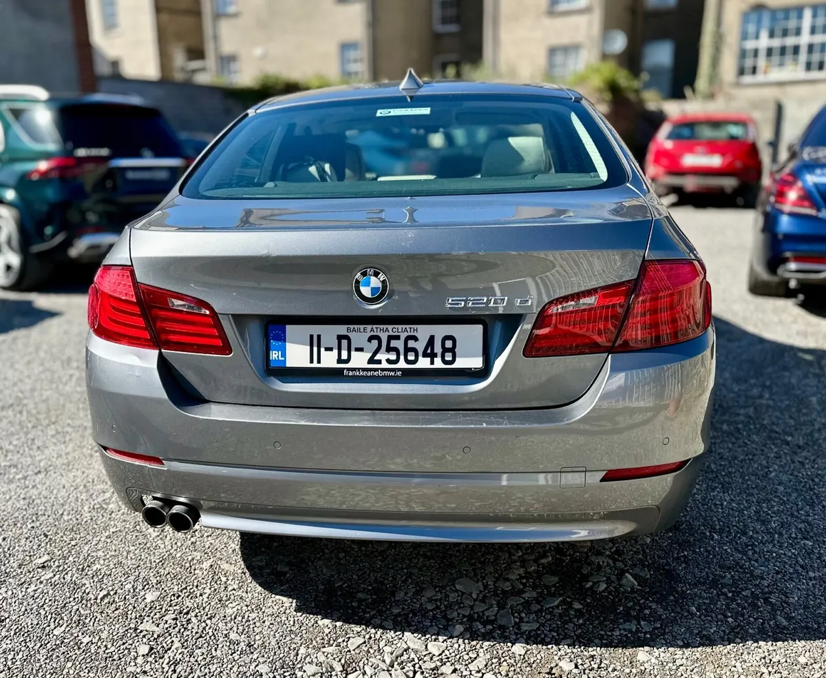 BMW 5-Series 2011 - Image 2