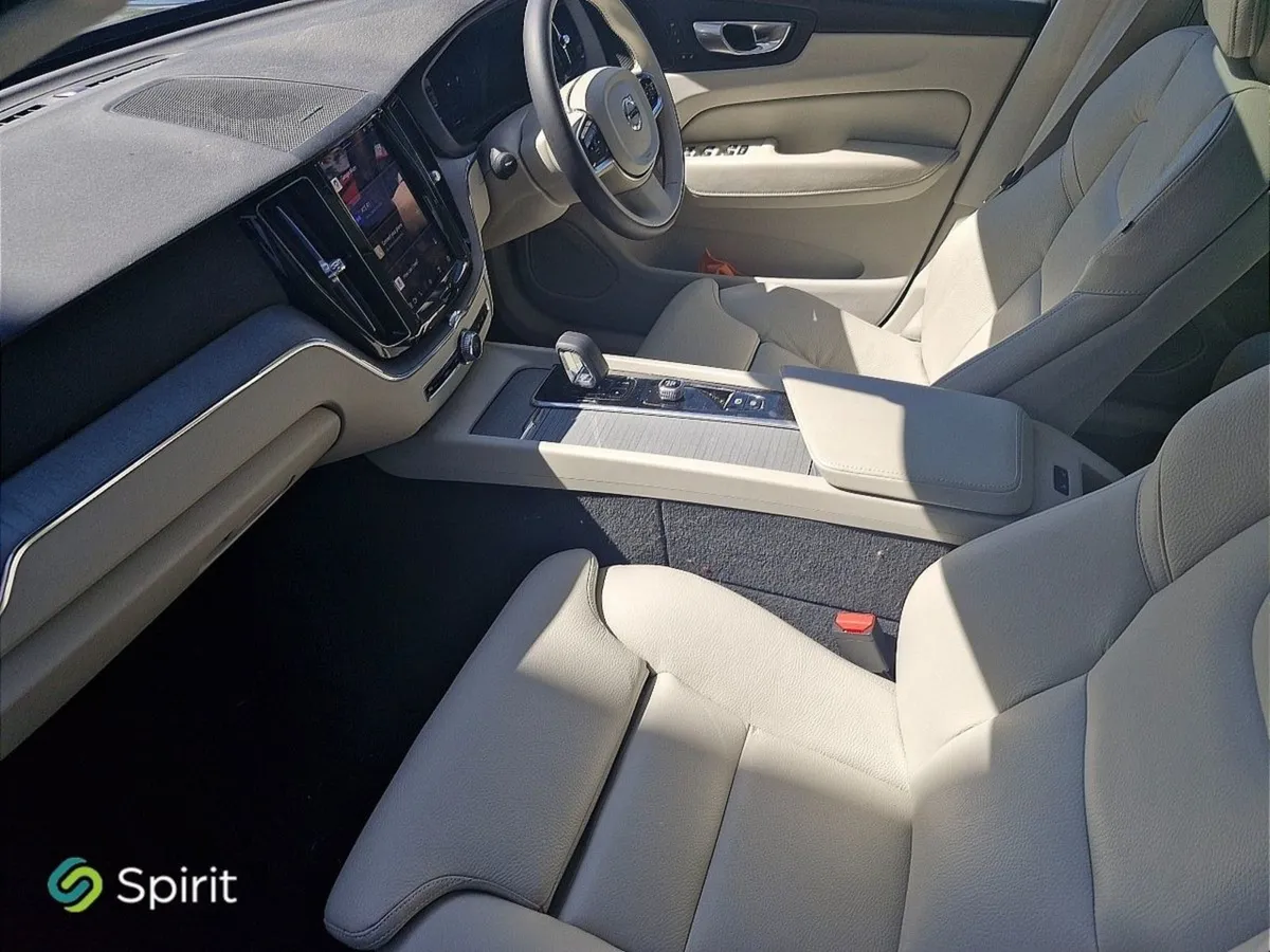 Volvo XC60 T6  plug In Hybrid  Awd  Plus (dark Th - Image 4