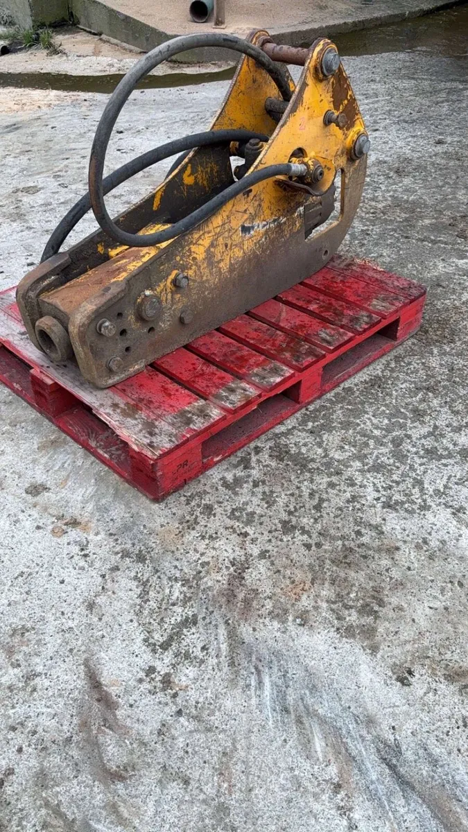 JCB Rock Breaker - Image 3