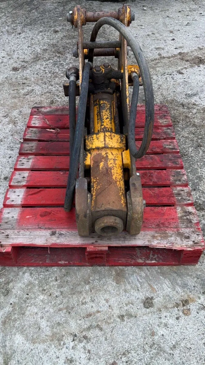 JCB Rock Breaker - Image 4