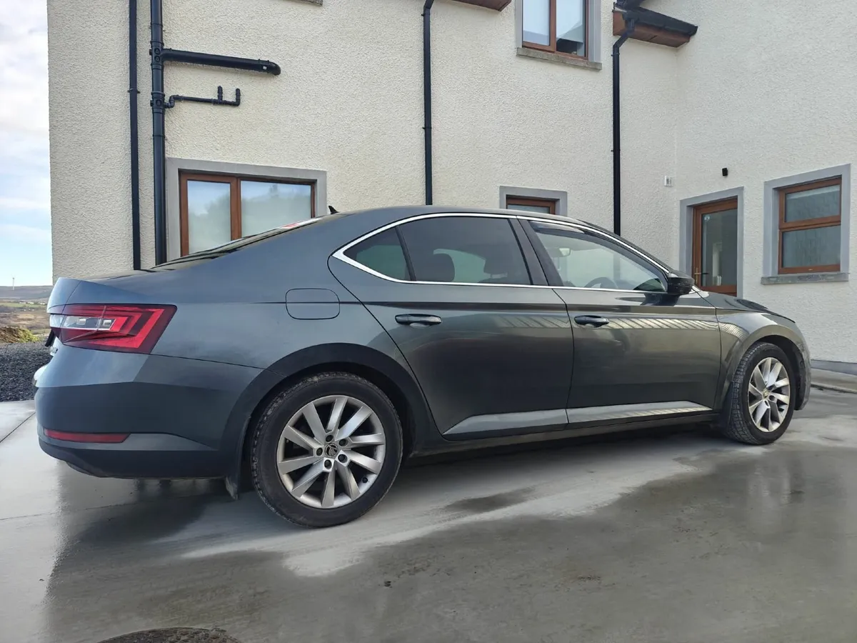 Skoda Superb 2018 - Image 1