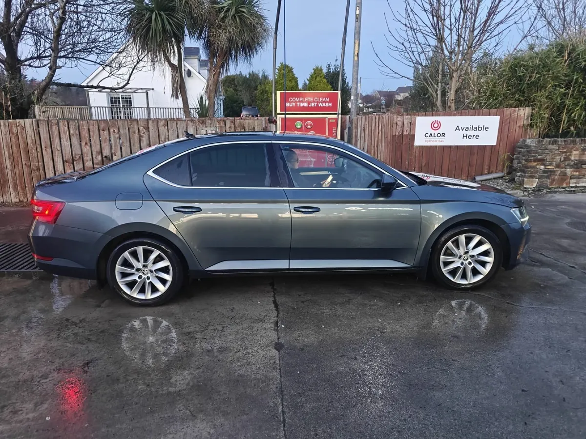 Skoda Superb 2018 - Image 2