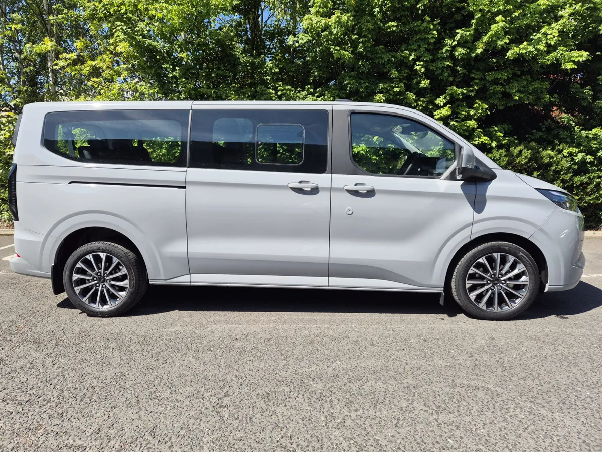 Ford Tourneo Custom/2025/Petrol Hybrid/WAV - Image 4