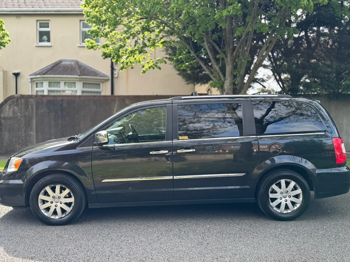 €7450 Chrysler Grand Voyager 2013 Auto 7 Seats - Image 2