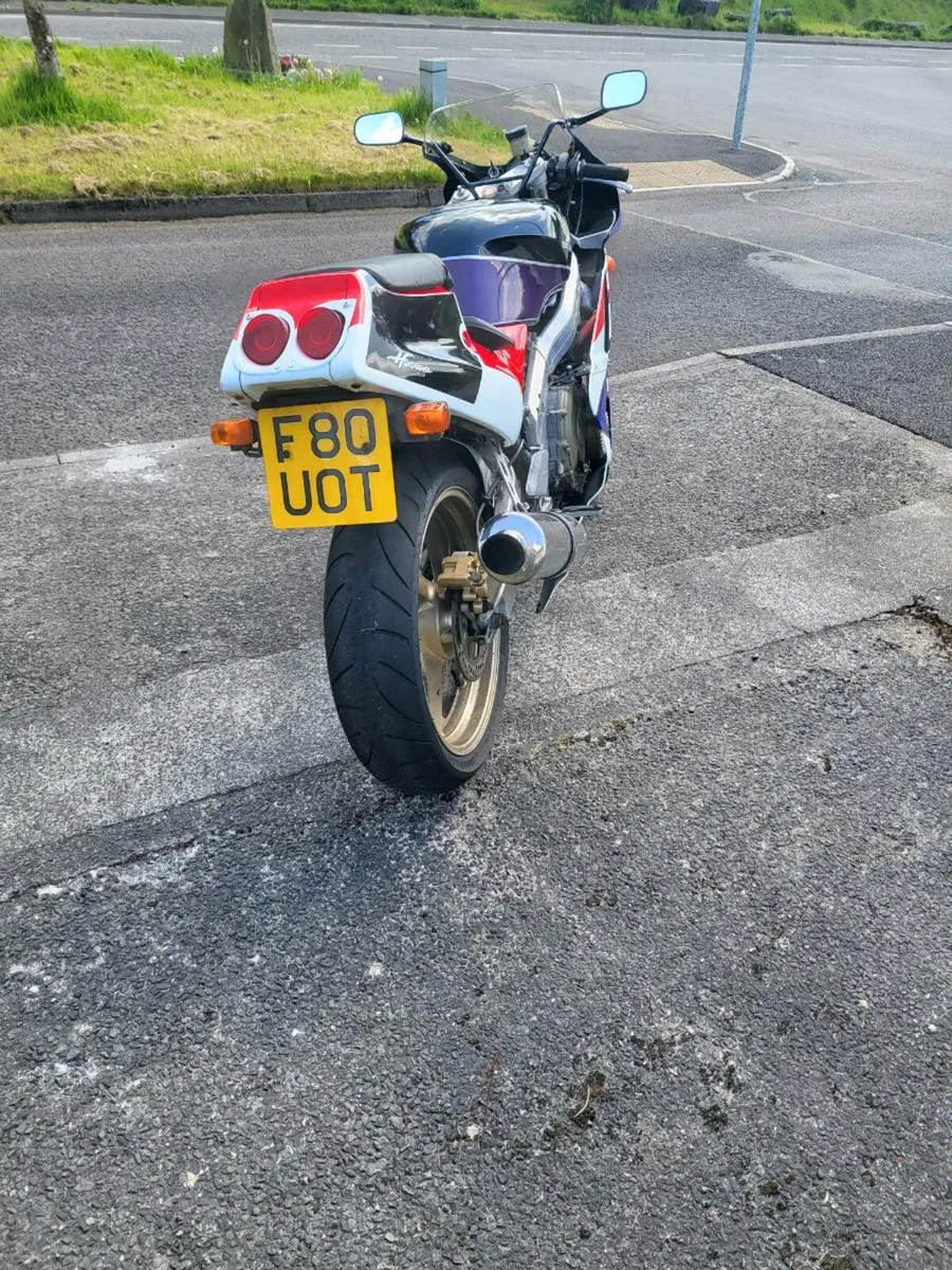 Honda CBR 400rr - Image 4