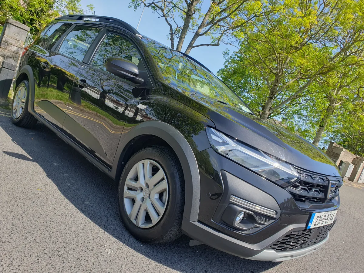 Dacia Jogger 2023, 1.0 PETROL, COMFORT, LOW KM'S - Image 1