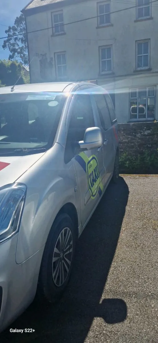 Taxi - Image 1