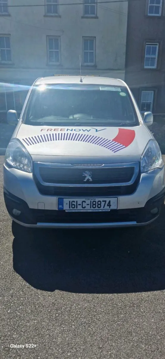 Taxi - Image 2