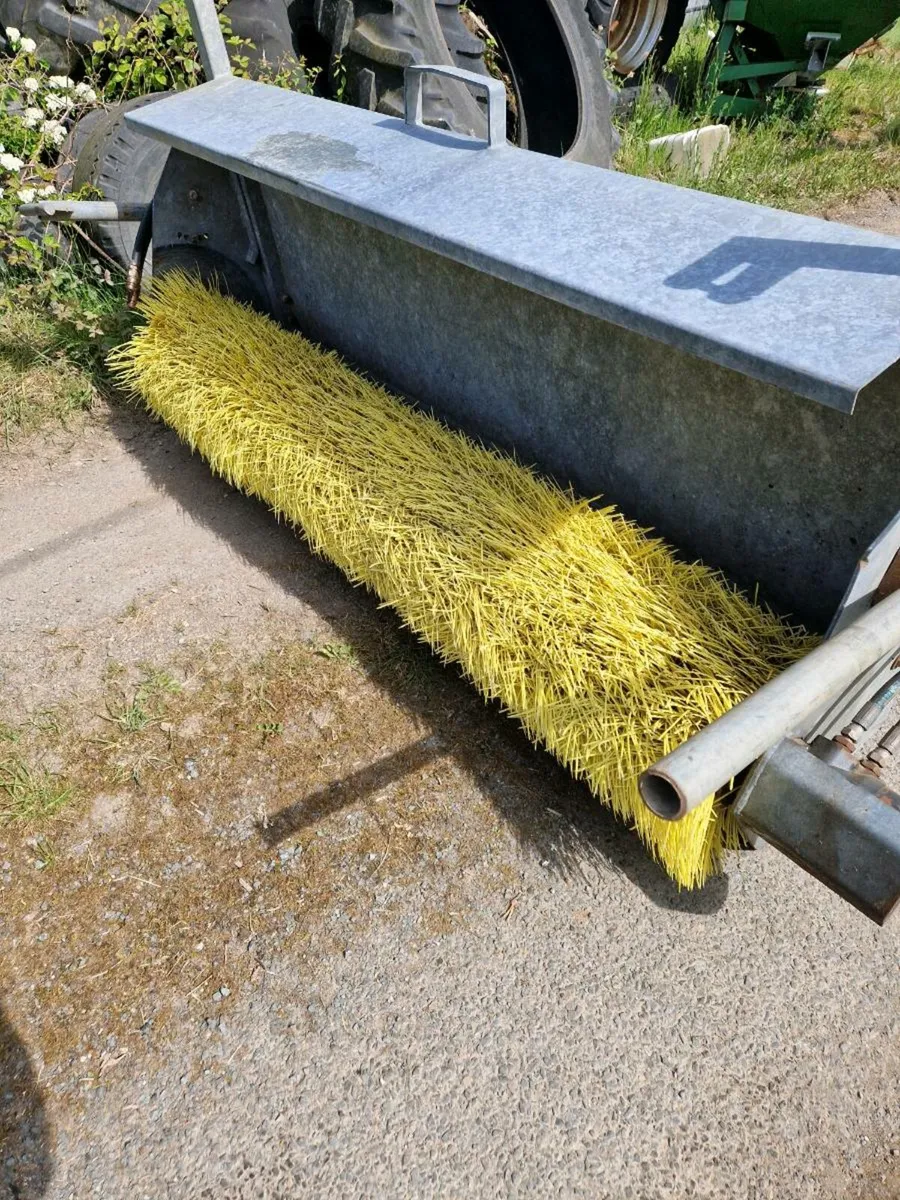 Road sweeper - Image 1