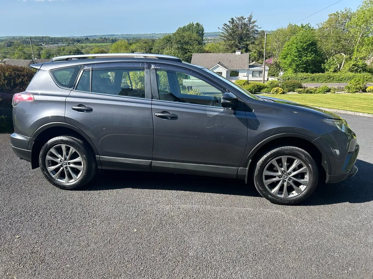 Toyota RAV4 Sol Diesel - Image 2