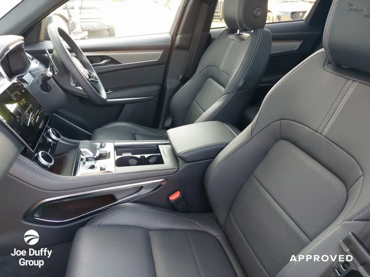 Jaguar F- PACE 2.0 P400e R-dymnamic SE Black (242) - Image 4