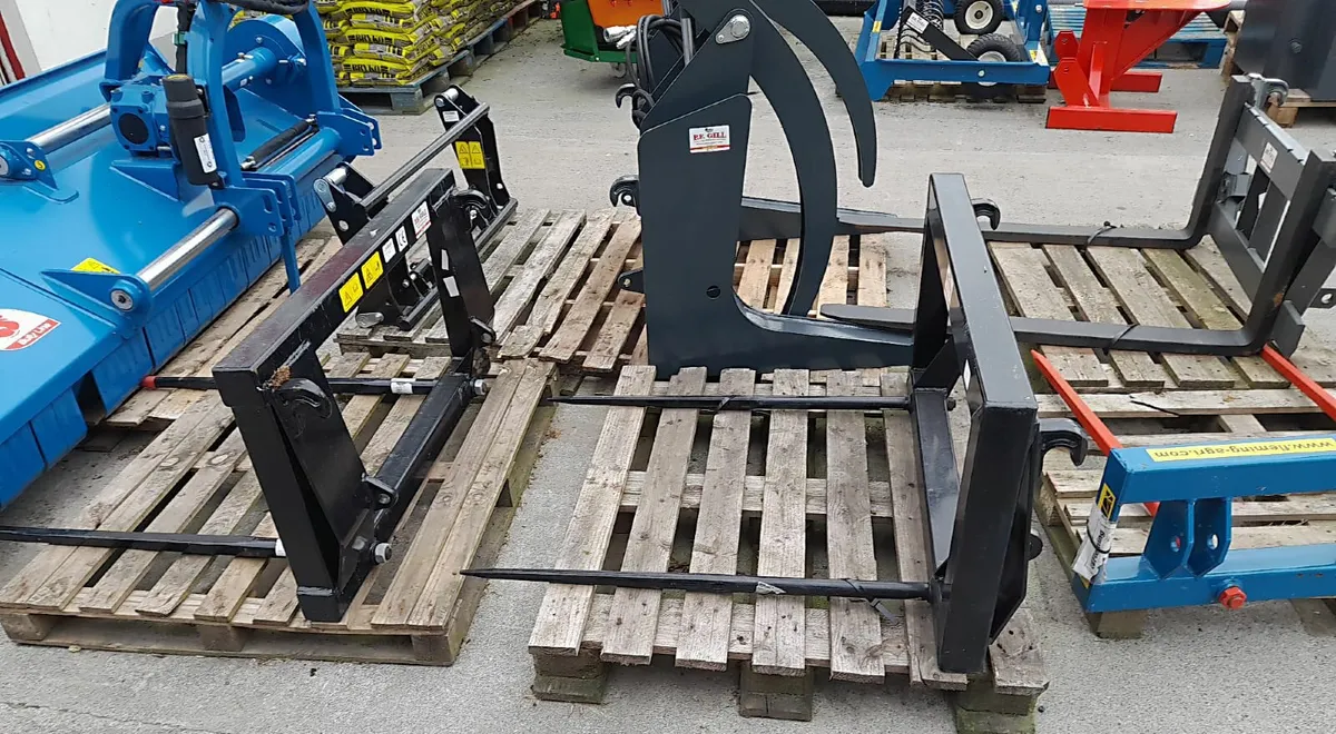 NEW TRACTOR LOADER BALE GRABS & BALE SPICKS - Image 3
