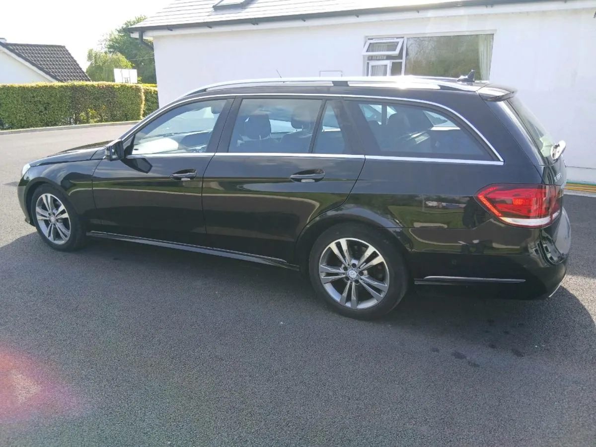 Mercedes E220 automatic diesel estate - Image 2