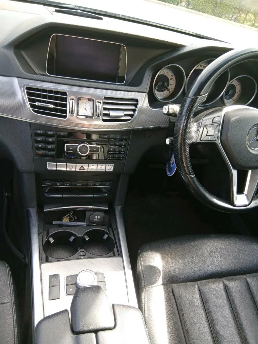 Mercedes E220 automatic diesel estate - Image 4