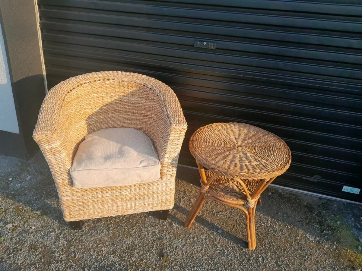 Patio / garden furniture chair and table - Image 1