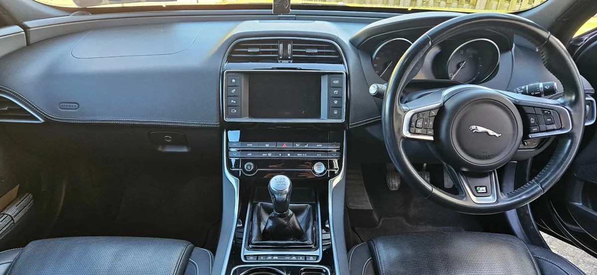 Jaguar XE 2015 Rsport - Image 3