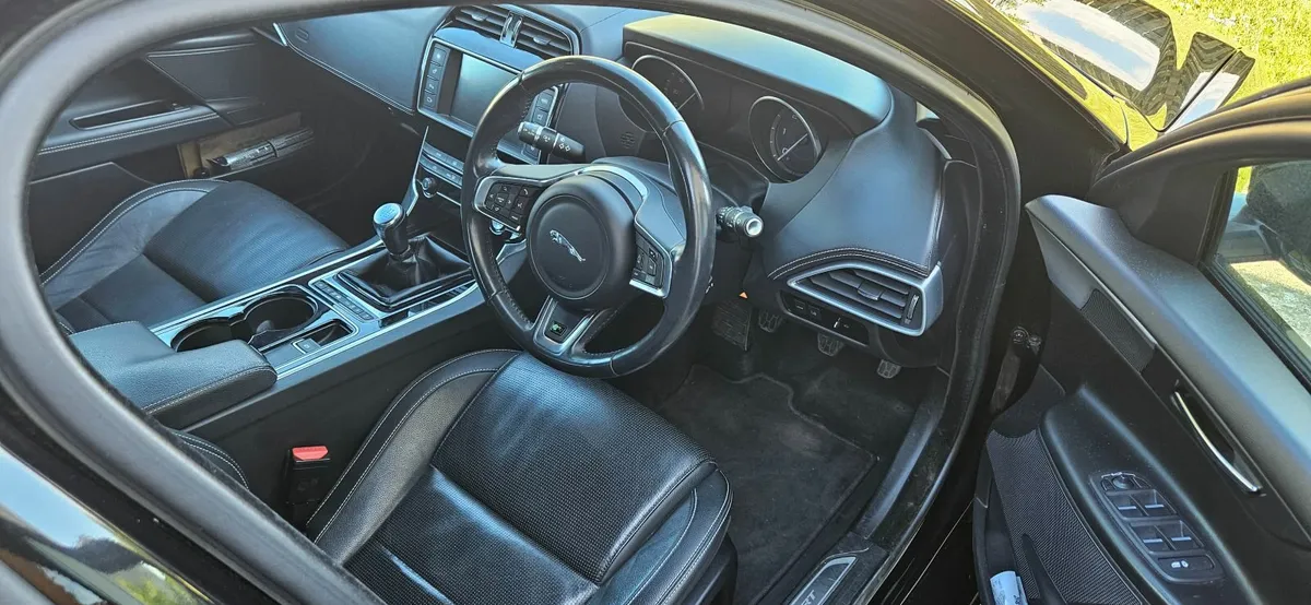 Jaguar XE 2015 Rsport - Image 4
