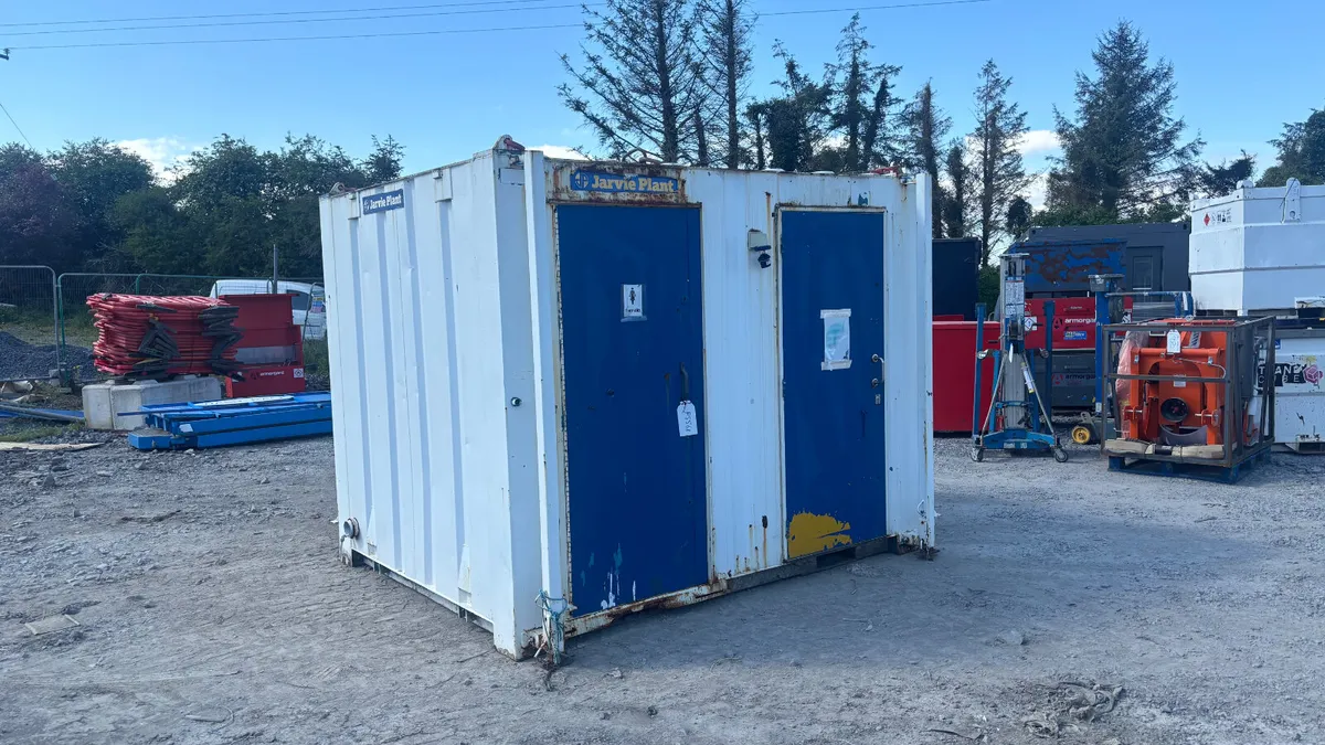 Twin Bathroom Toilet Unit - Image 2