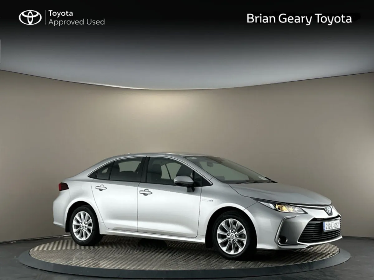 Toyota Corolla HYBRID LUNA SALOON - Image 1