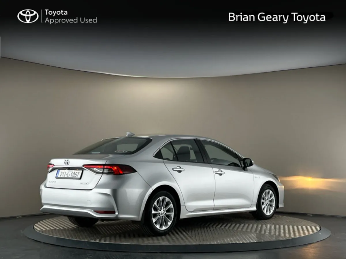 Toyota Corolla HYBRID LUNA SALOON - Image 2