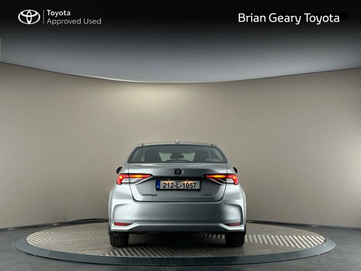Toyota Corolla HYBRID LUNA SALOON - Image 4