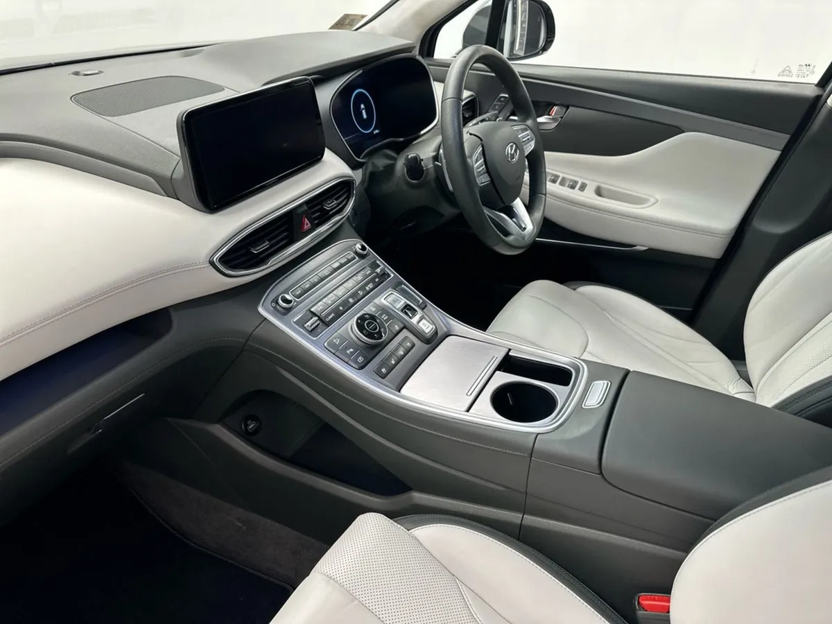 Hyundai Santa Fe 1.6phev 4WD  premium Auto   130 - Image 4