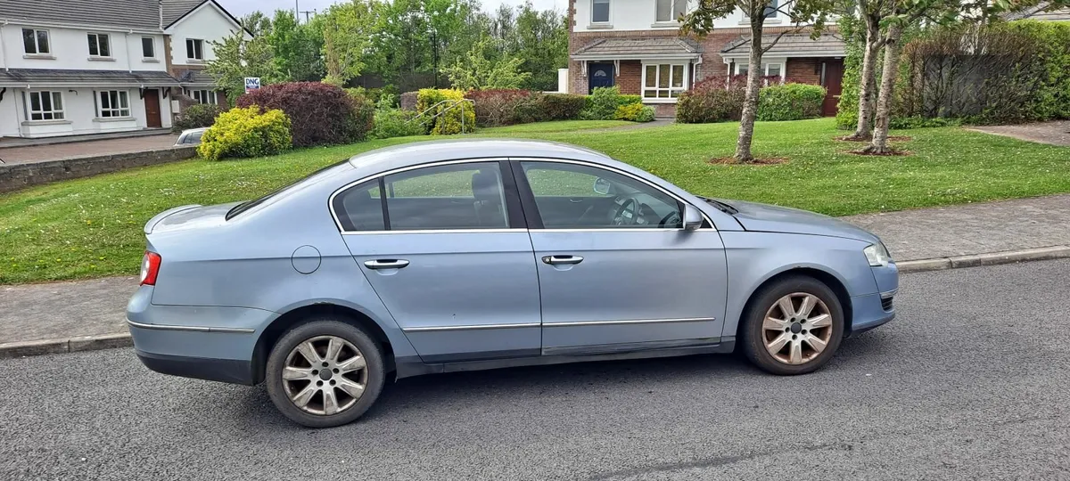 Volkswagen Passat 2006 - Image 2