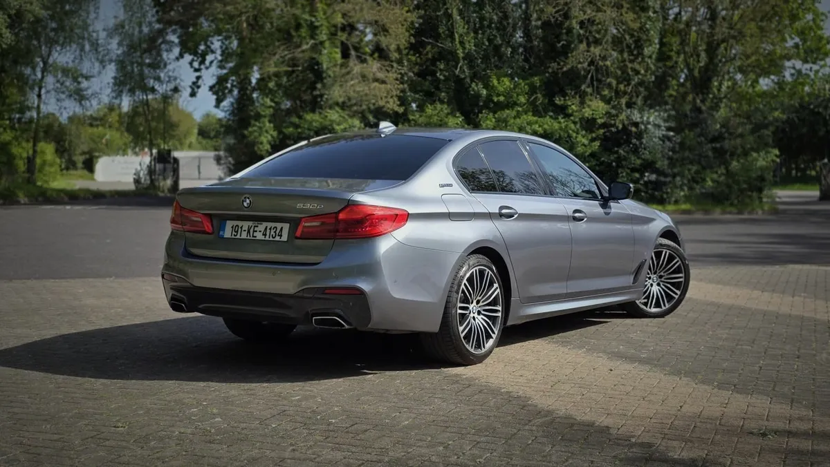 BMW 5-Series 2019 - Image 2