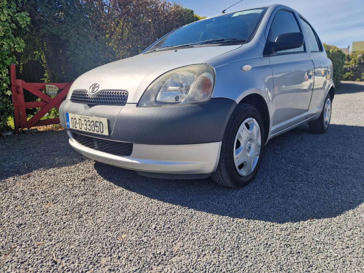 Toyota Yaris LOW MILEAGE 2002 - Image 2