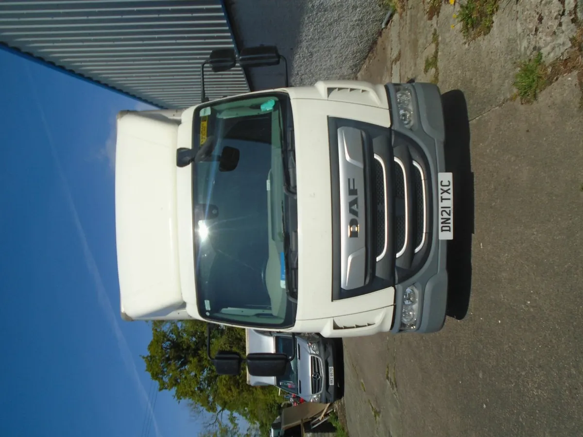 2021 DAF LF 45-160 CURTAINSIDER - Image 1