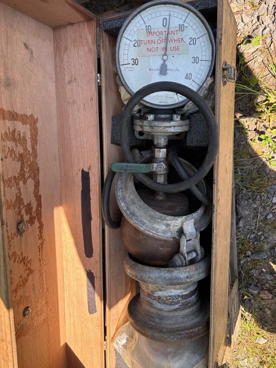 PRESSURE GAUGE - Image 1