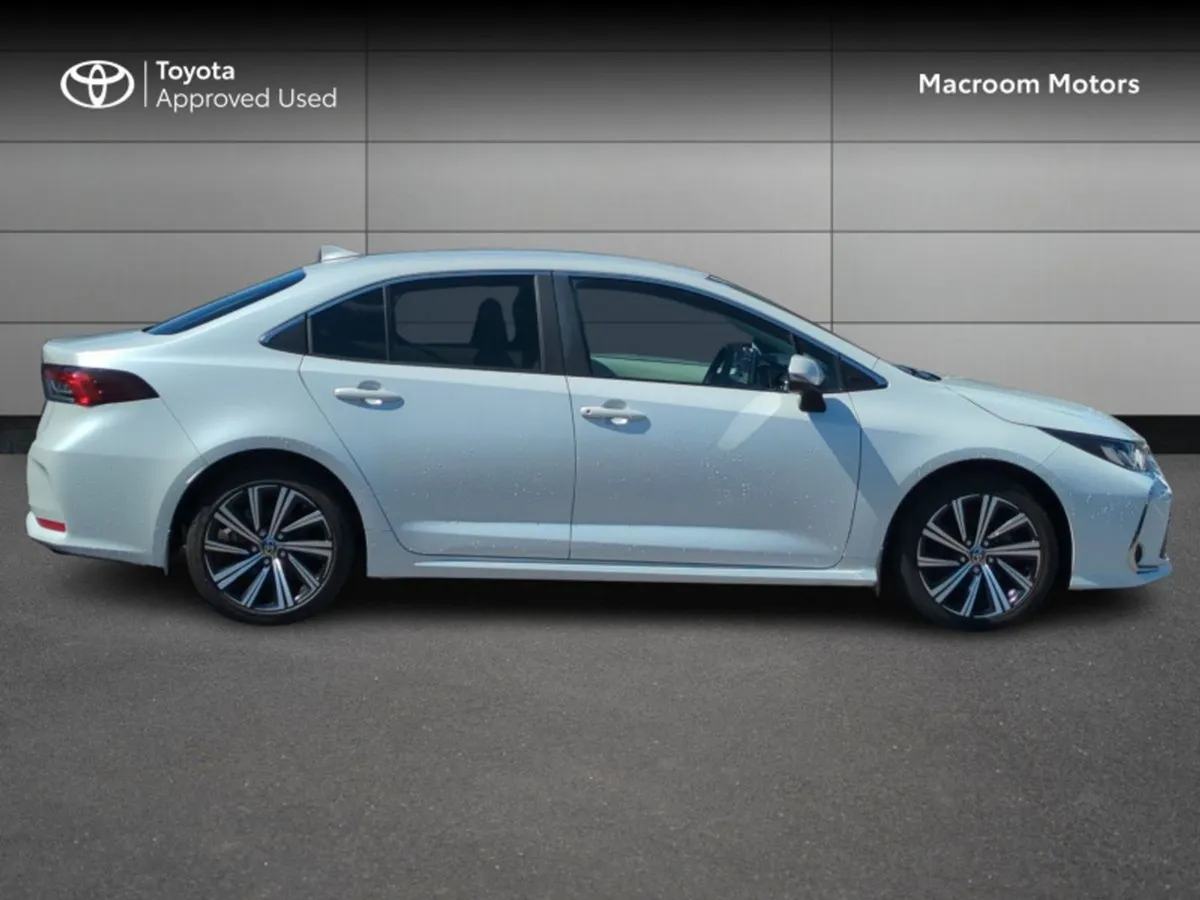 Toyota Corolla 1.8 Litre Hybrid - Image 3