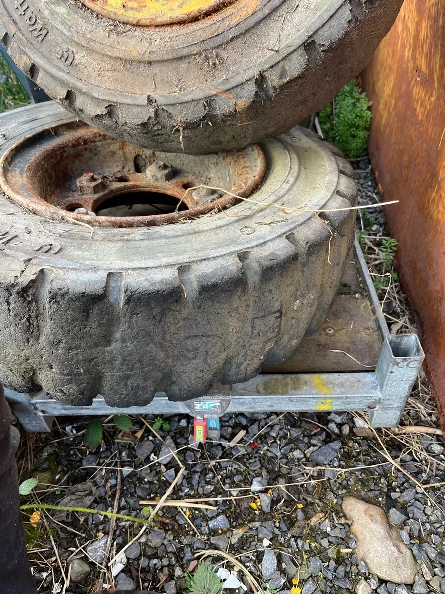 Forklift forks+tyres - Image 2