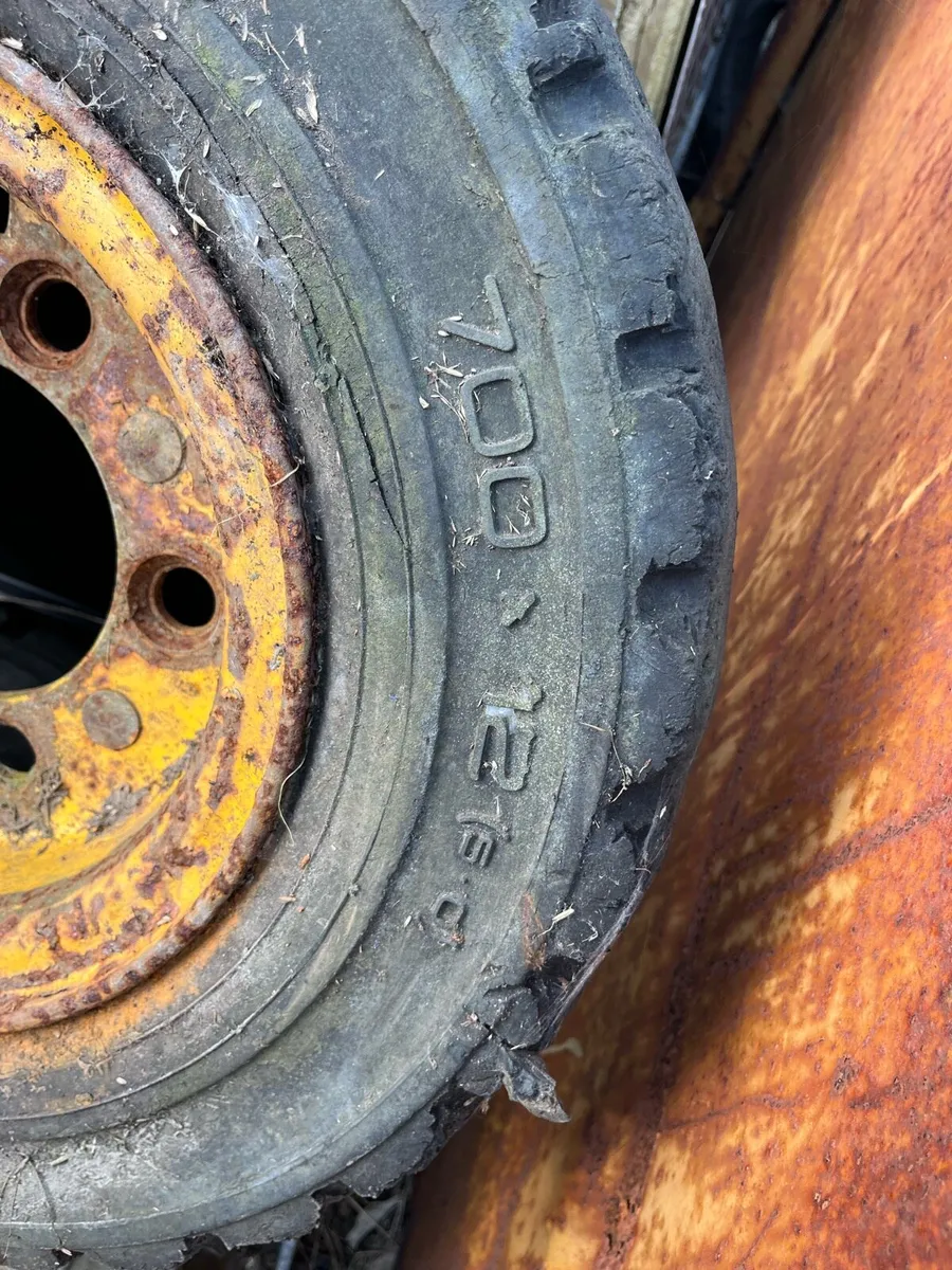 Forklift forks+tyres - Image 3