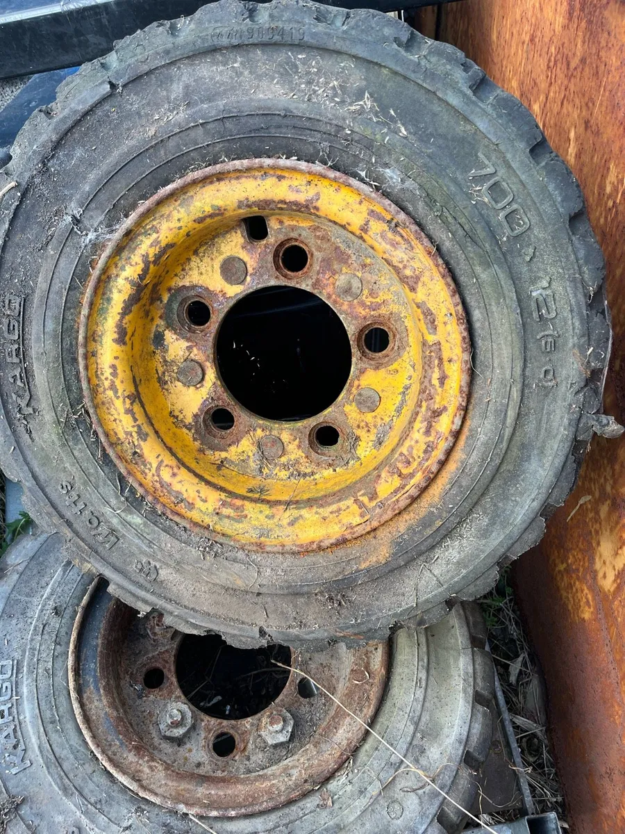 Forklift forks+tyres - Image 4