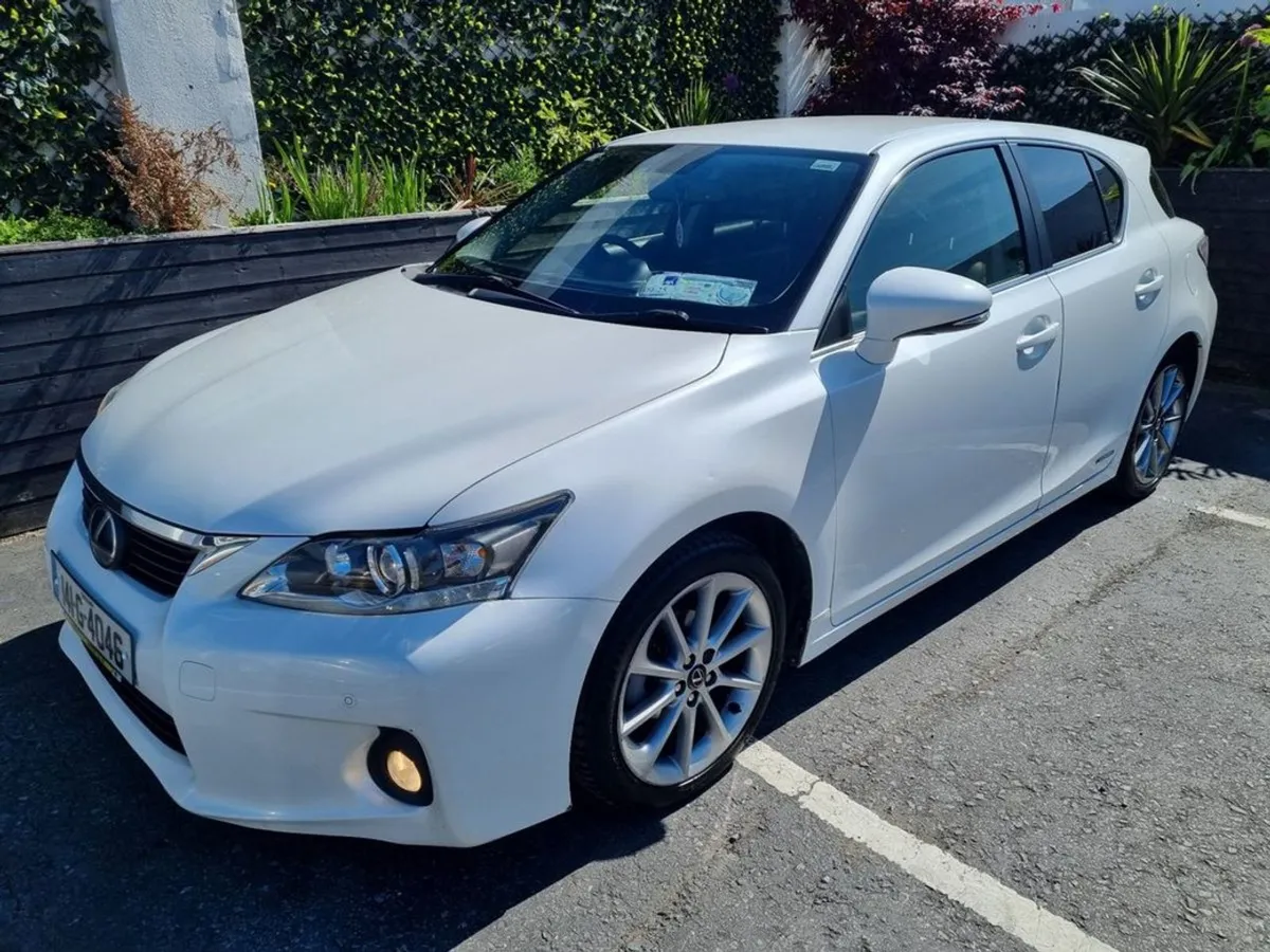 Lexus CT 200H Advance 5DR Auto - Image 2