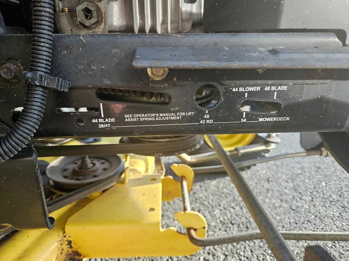 John Deere X300R ride on lawnmower - Image 3