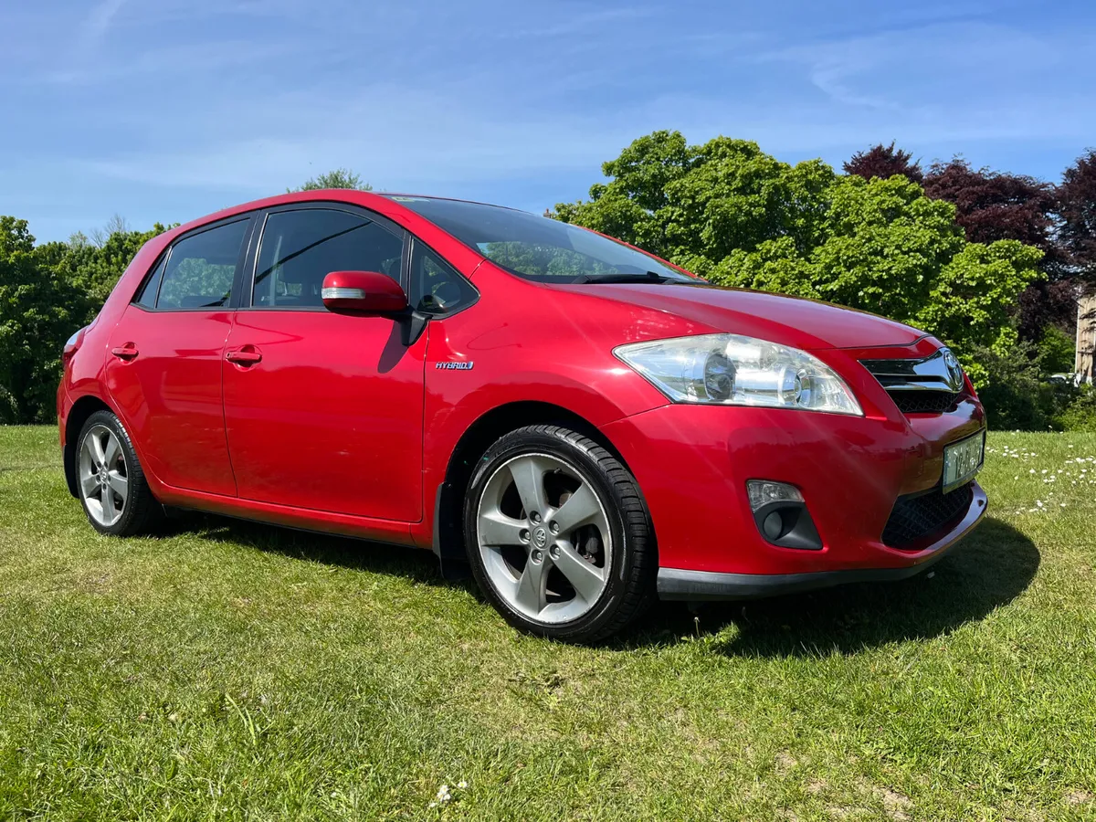 2012 Toyota Auris  Hybrid - Image 1
