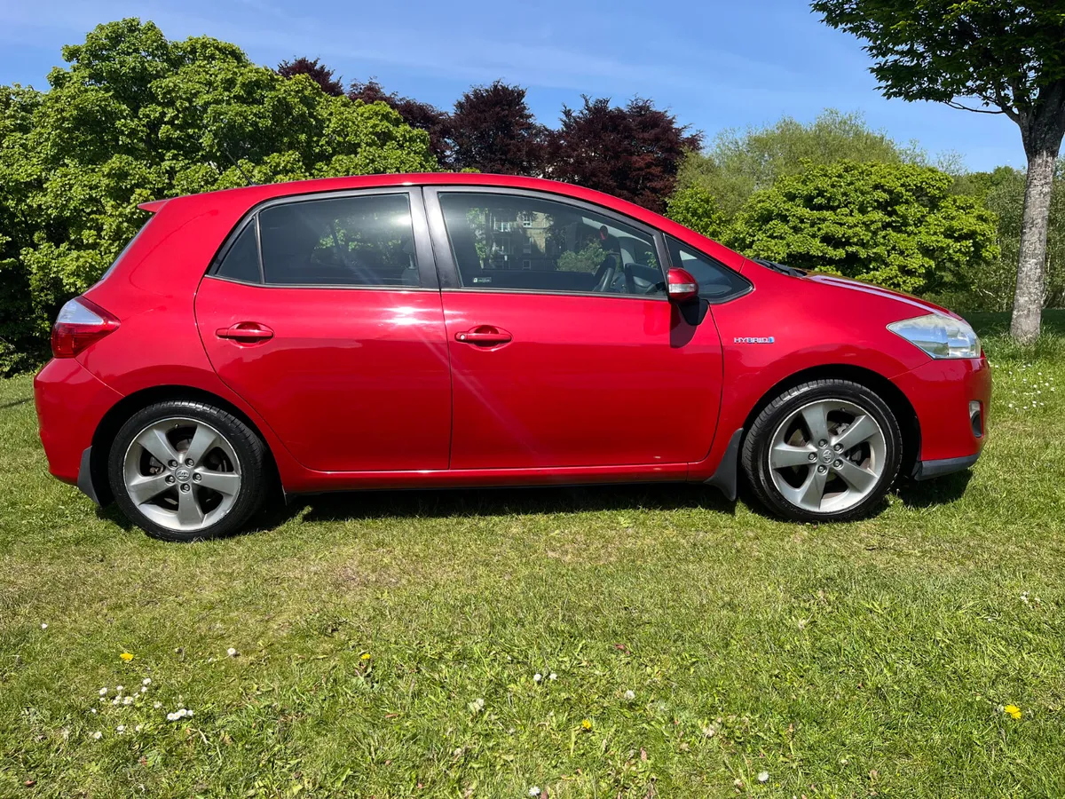 2012 Toyota Auris  Hybrid - Image 4