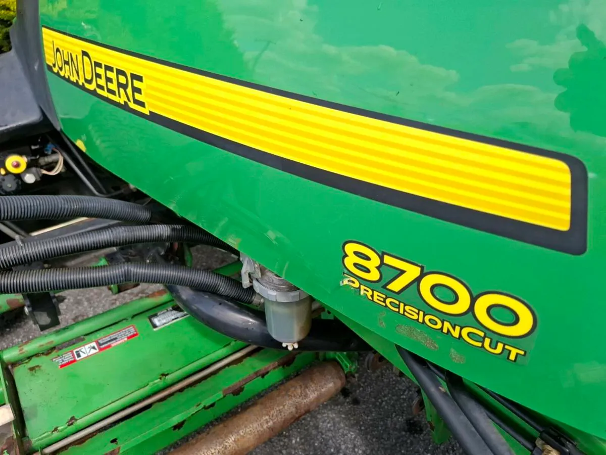 John Deere 8700 (Brand NEW Precision cut units) - Image 3