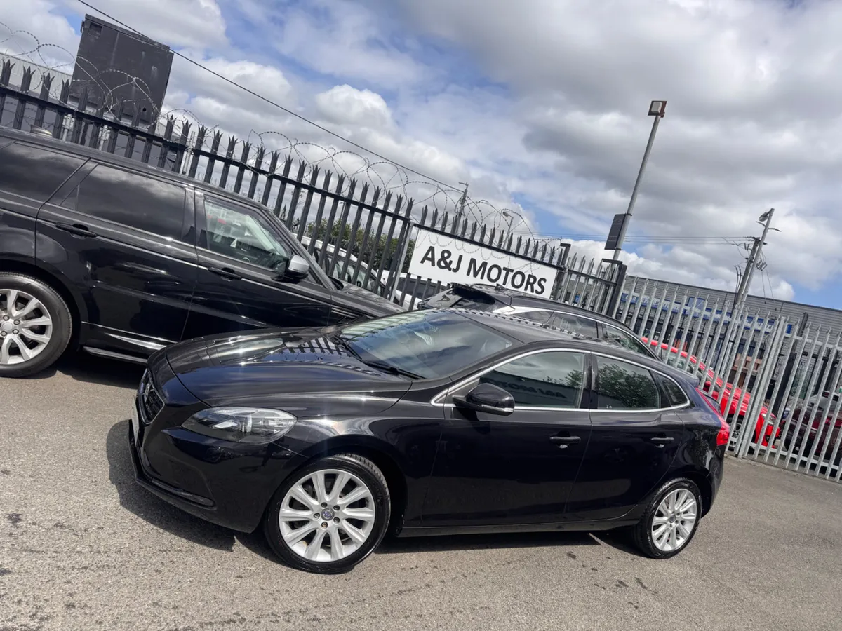 16 VOLVO V40 Automatic - Image 3