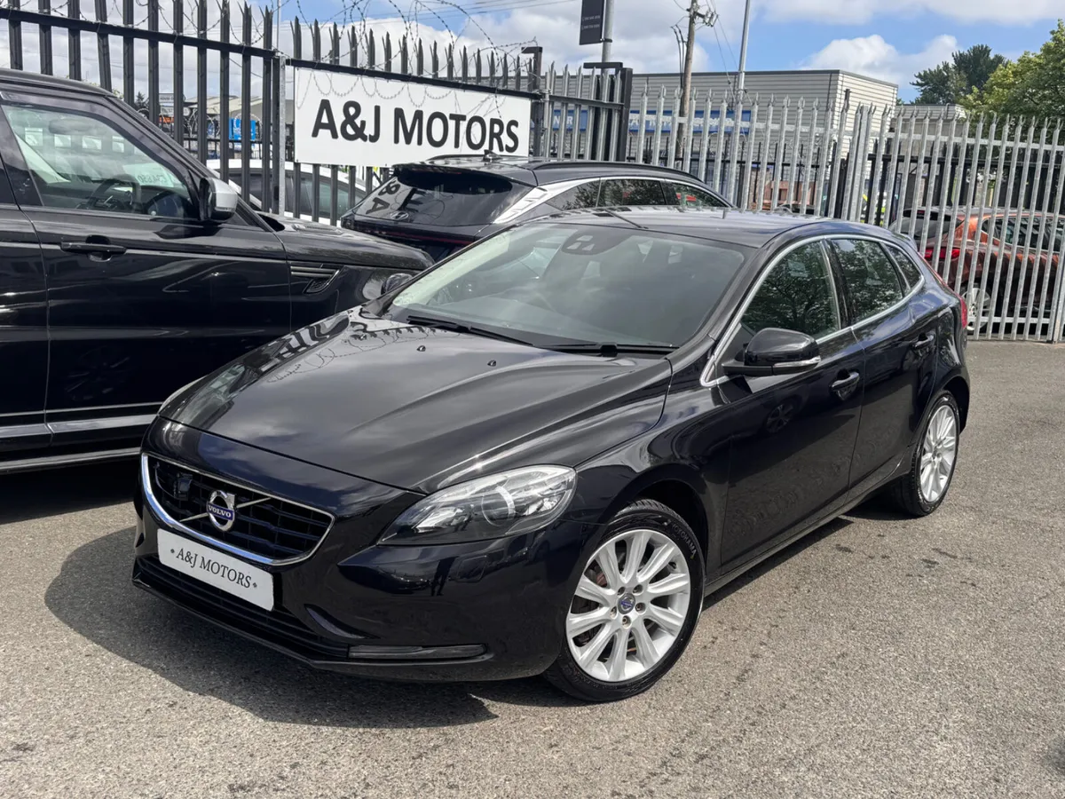 16 VOLVO V40 Automatic - Image 2