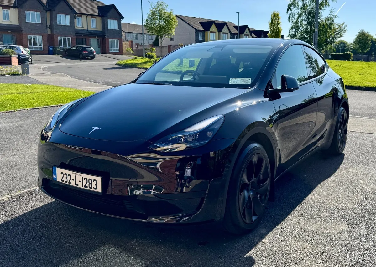 Tesla Model Y 2023 - Image 1