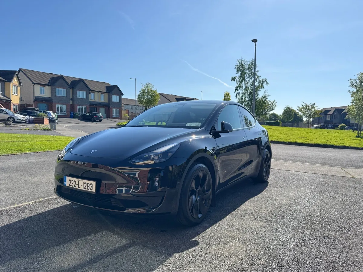 Tesla Model Y 2023 - Image 2