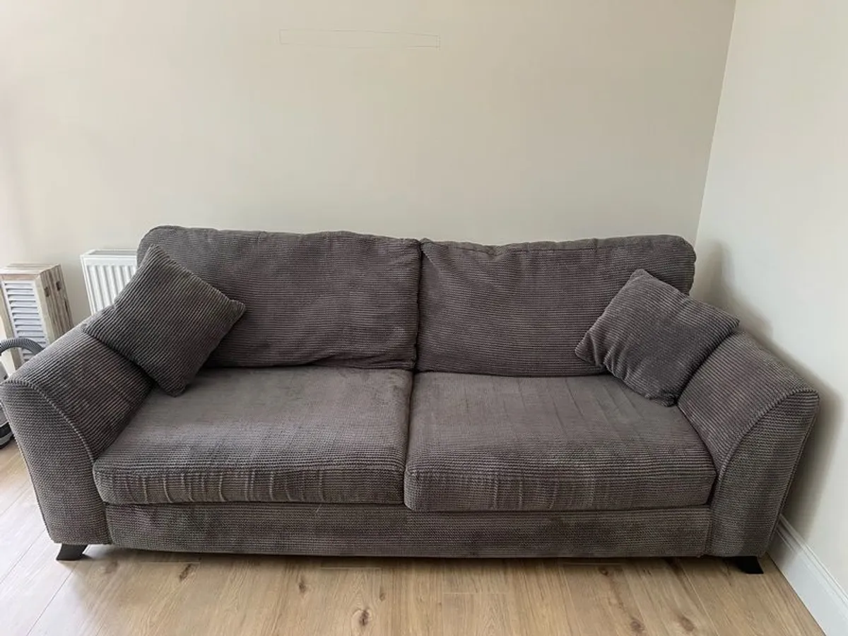 Immaculate 4 Seater Sofa/Couch - Image 1