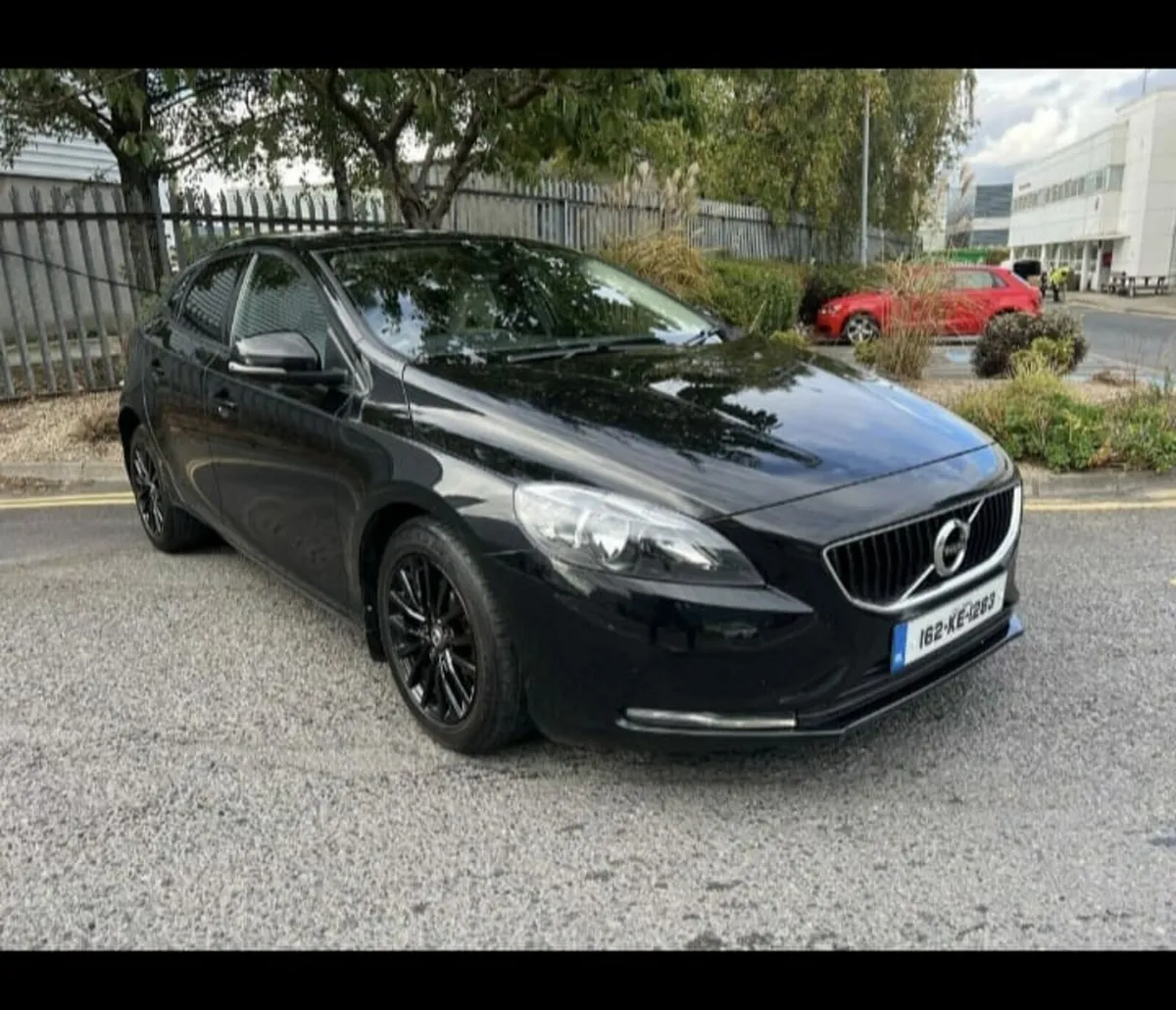 VOLVO V40 D2 2016 - Image 1