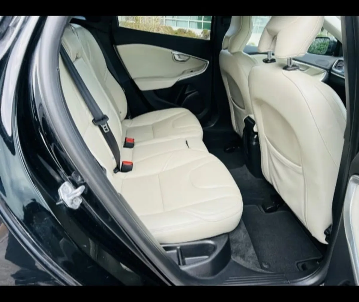 VOLVO V40 D2 2016 - Image 2