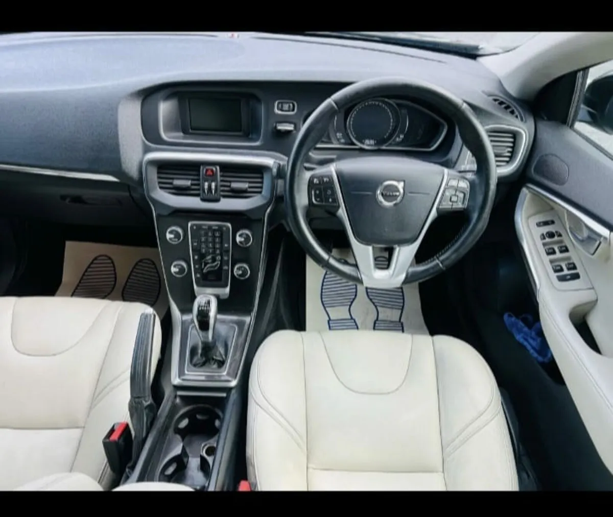 VOLVO V40 D2 2016 - Image 3