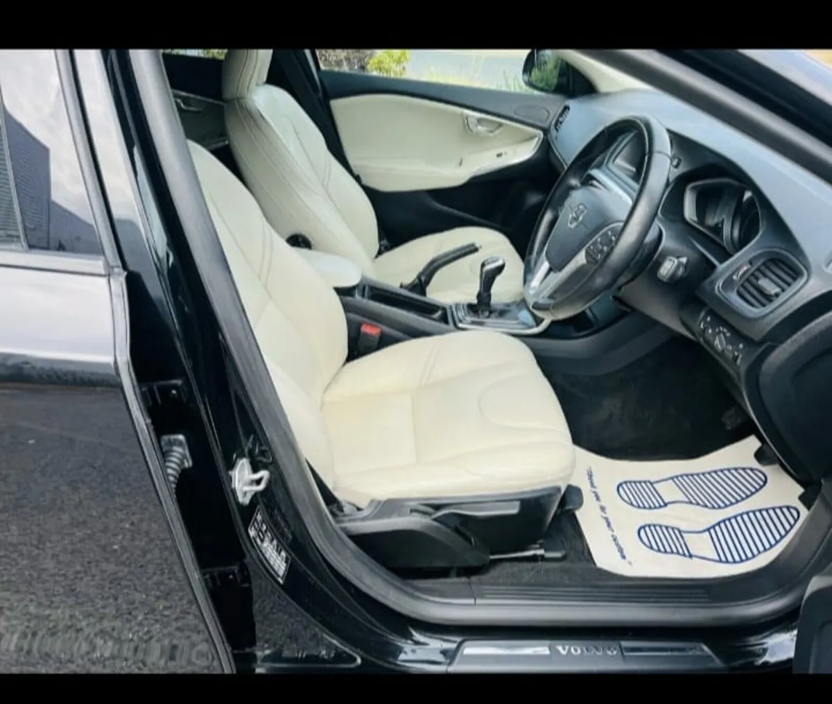 VOLVO V40 D2 2016 - Image 4