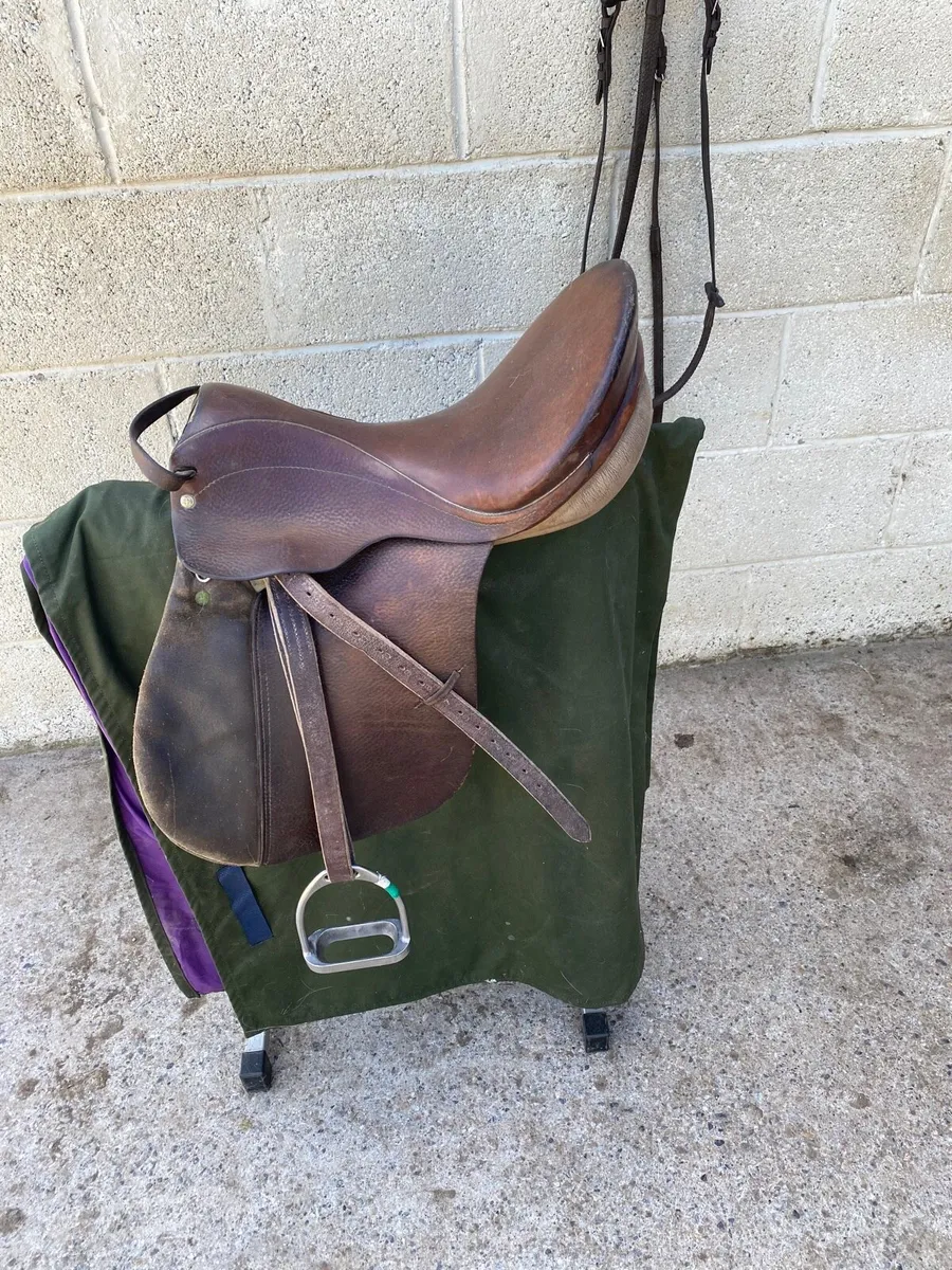 TACK, RUGS & EQUESTRIAN ACCESSORIES - Image 4